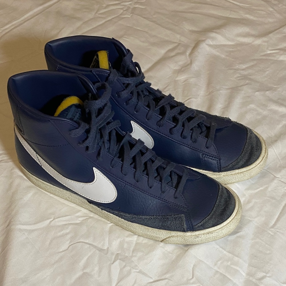 Nike Men's Blazer Mid ‘77 Vintage Navy and White High-Top Sneakers